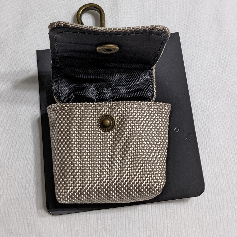 New Beige Earbuds Snap Case - Picture 2 of 2